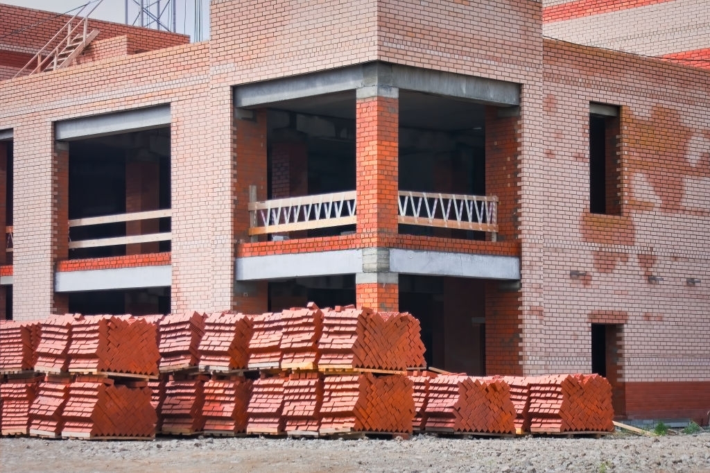 Строительство кирпичного здания цементным раствором М250