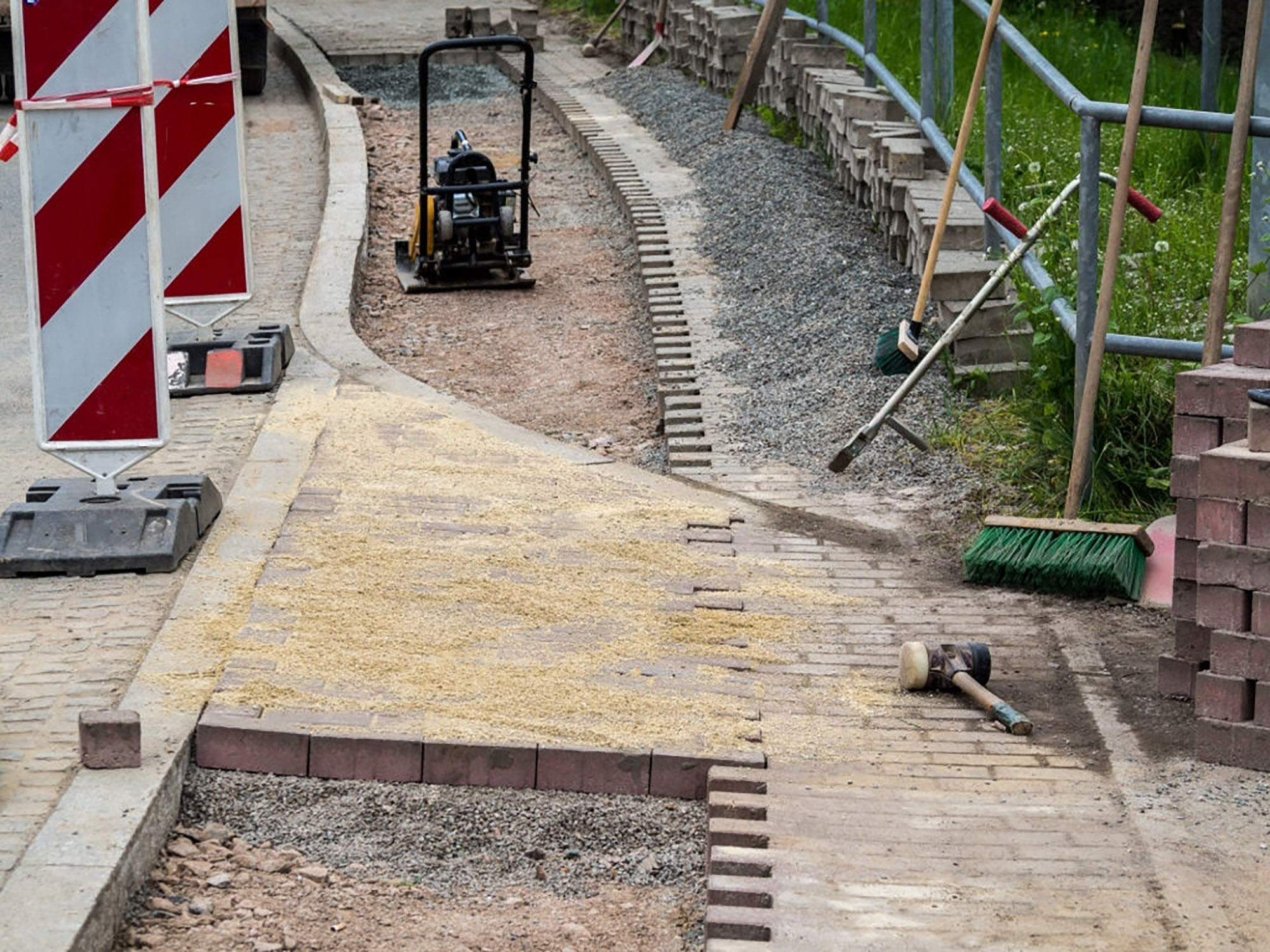 Дорожное строительство тротуар тощий бетон
