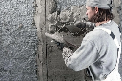 Нанесение готового жидкого цементно-песчаного раствора М300